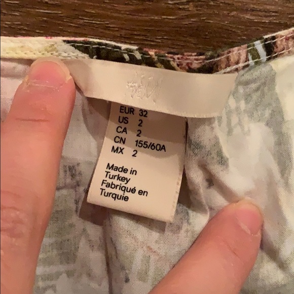 H&M Hawaiian blouse top - Picture 6 of 7